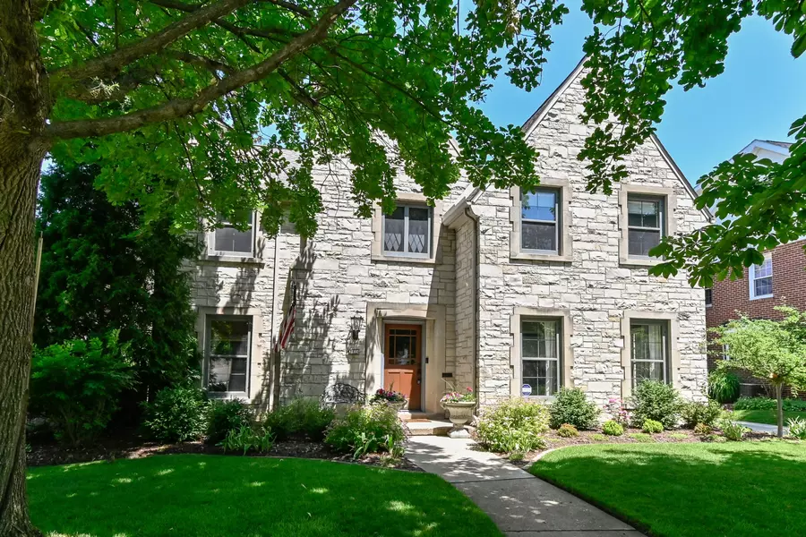 7814 W Wisconsin Ave, Wauwatosa, WI 53213