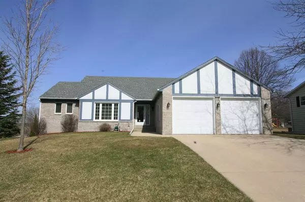 369 Suncrest Rd, Juneau, WI 53039