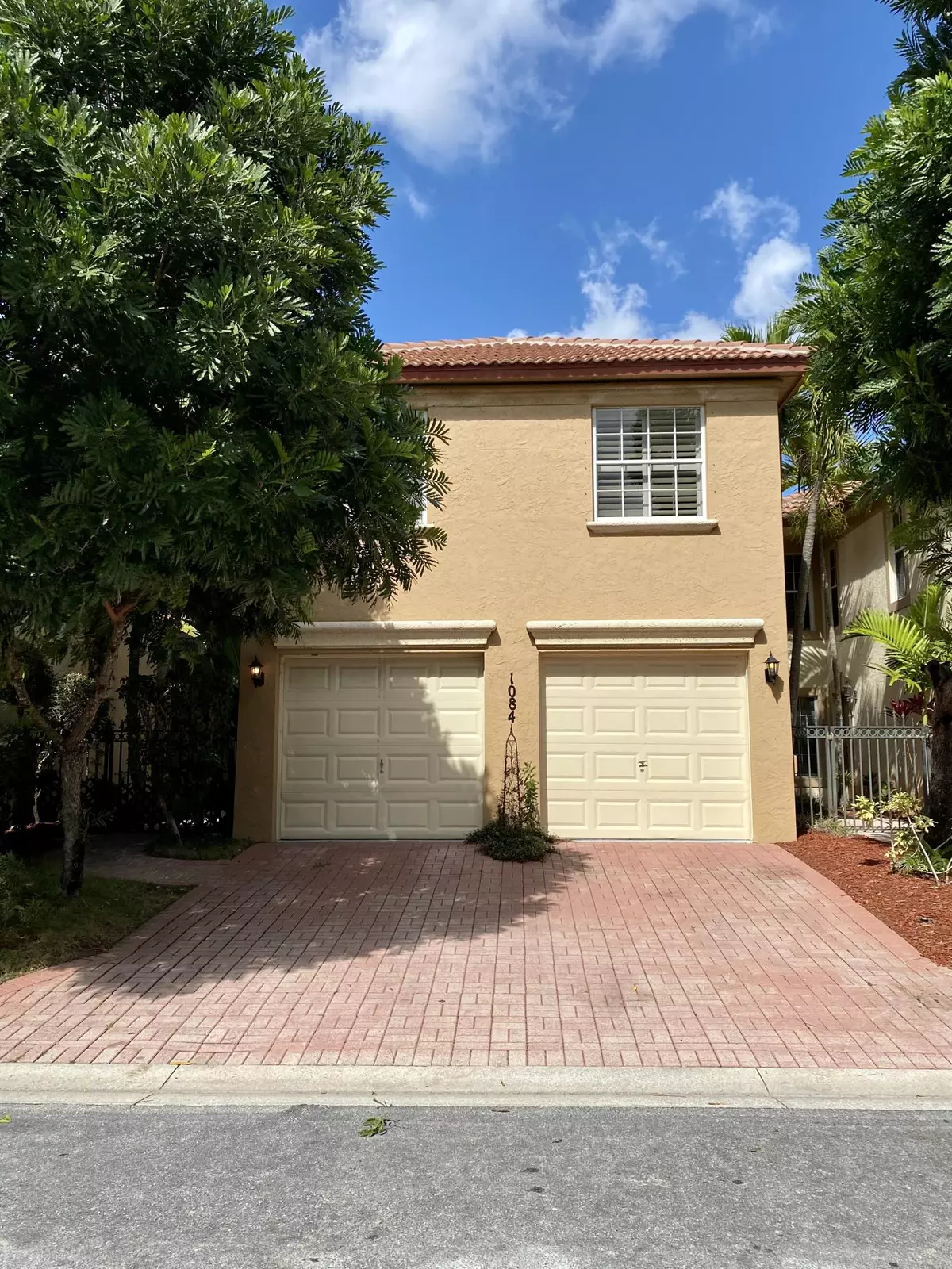 Palm Beach Gardens, FL 33418,1084 Via Jardin 1084