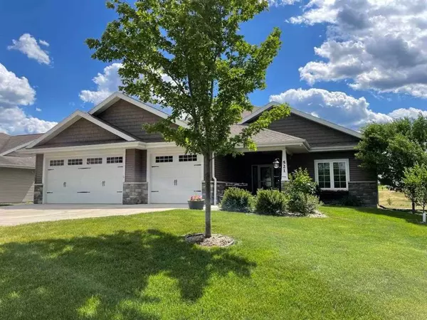 521 Alban Ln, Prairie Du Sac, WI 53578