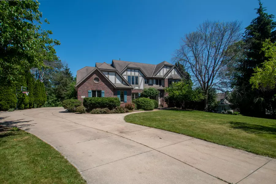 3210 Brehon Ct, Brookfield, WI 53005