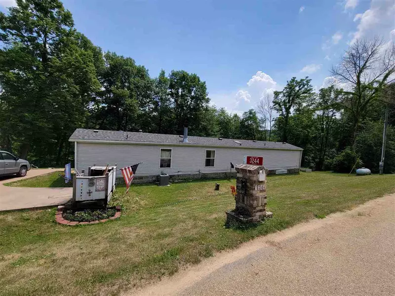 3244 Kress Ln, Potosi, WI 53820