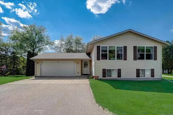 E11071 Maple Park Dr, Prairie Du Sac, WI 53578