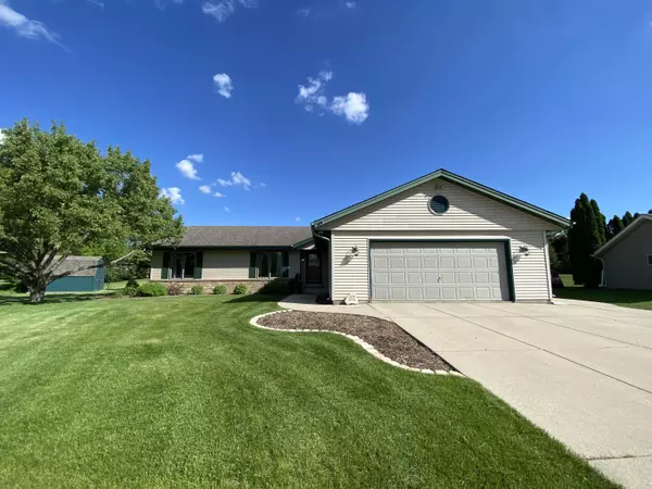 W236N7138 Meadow Ln, Sussex, WI 53089