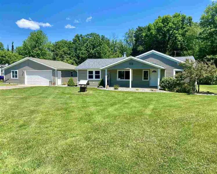 9770 N River, Freeland, MI 48623