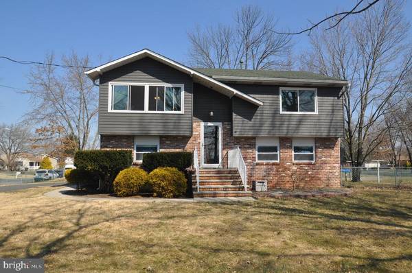 13 HOCKAMICK RD, Cookstown, NJ 08511