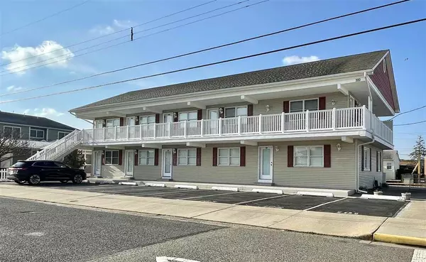 300 E Syracuse Avenue, Wildwood Crest, NJ 08260