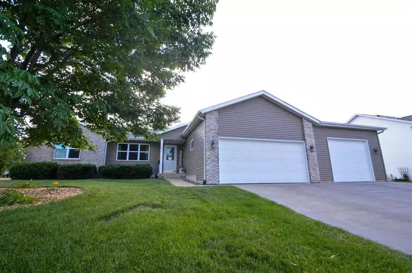 1410 Broadway Dr, Sun Prairie, WI 53590