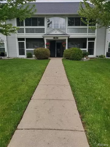 12448 SAINT ANDREWS WAY 52, Fenton, MI 48430