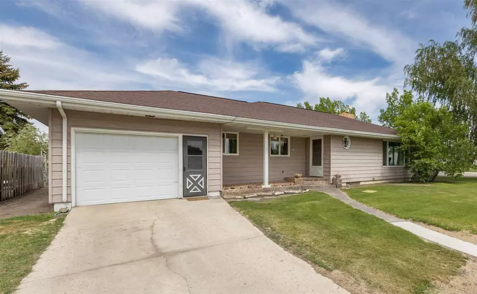 122 Hanson ST N, Tioga, ND 58852