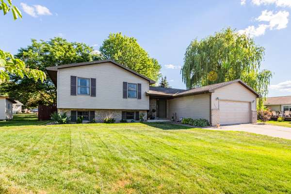 1045 Robin Ct, West Salem, WI 54669