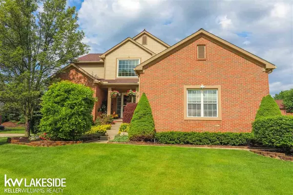 Rochester Hills, MI 48307,2818 Long Meadow Ln