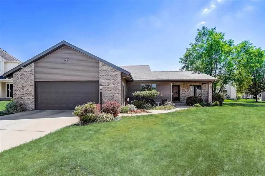 1102 Heritage Ct, Waunakee, WI 53597