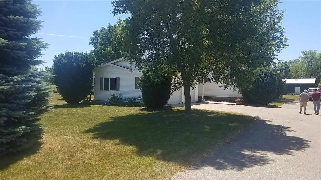 2739 Yahara RD, Stoughton, WI 53589