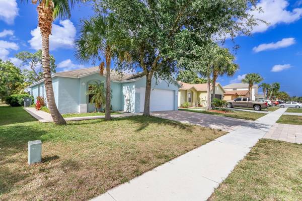 5941 Azalea CIR, West Palm Beach, FL 33415