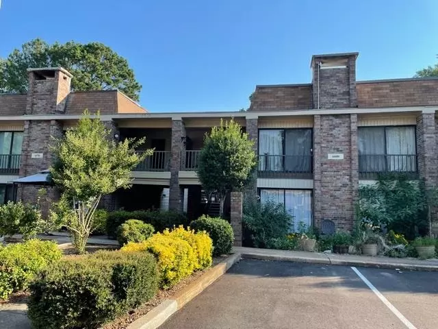 6578 S POPLAR WOODS CIR #4, Germantown, TN 38138