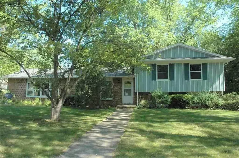 720 Eisenhower Rd, Stoughton, WI 53589