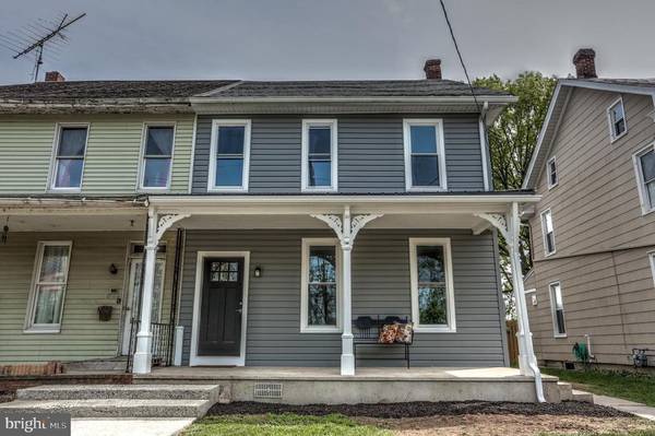 122 E DONEGAL ST, Mount Joy, PA 17552