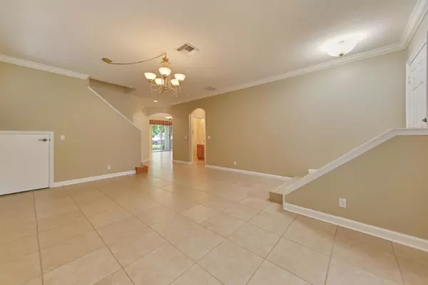 Palm Beach Gardens, FL 33418,8213 Calterra DR