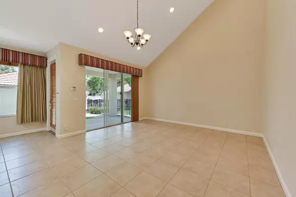 Palm Beach Gardens, FL 33418,8213 Calterra DR