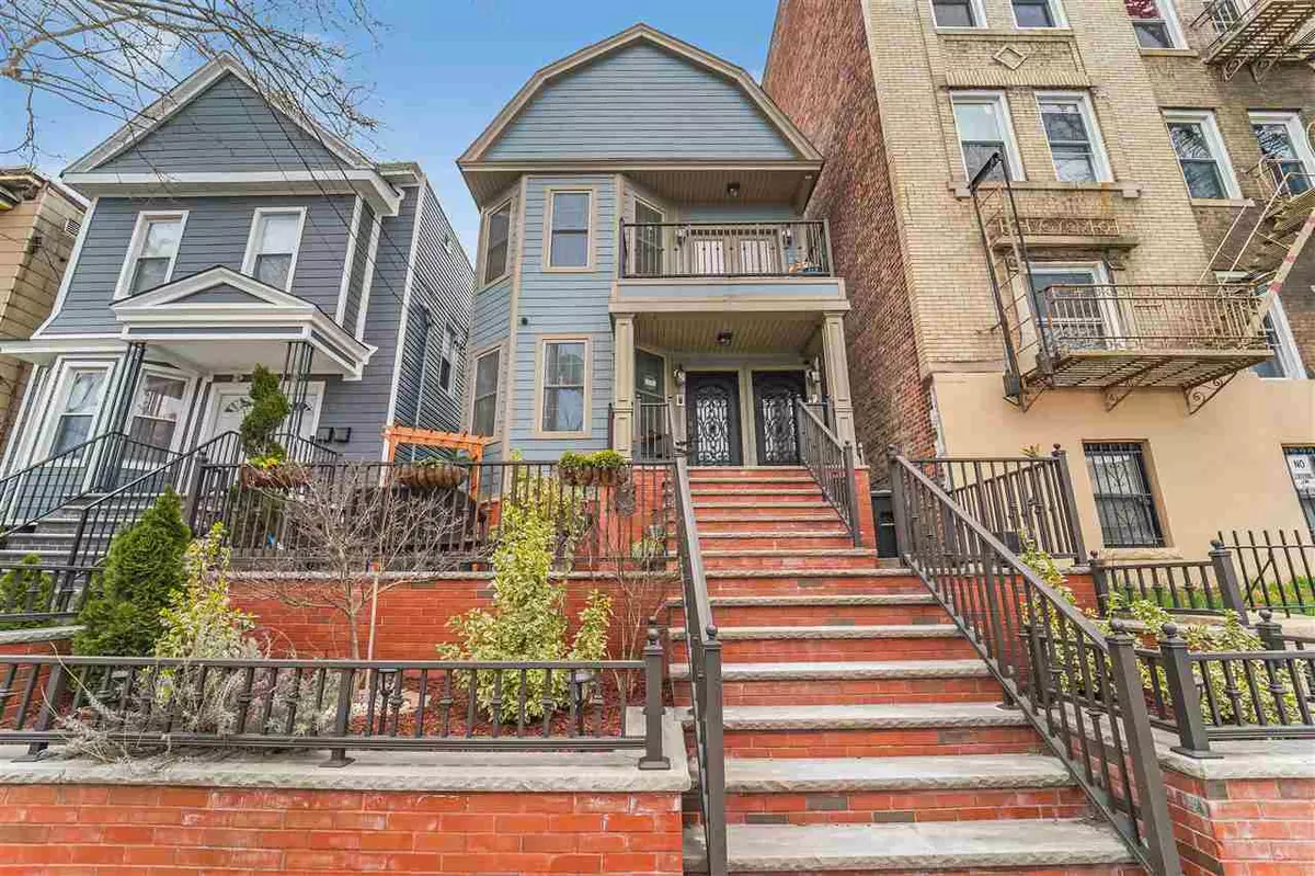 Jc Journal Square, NJ 07306-5604,32 ROMAINE AVE  #1