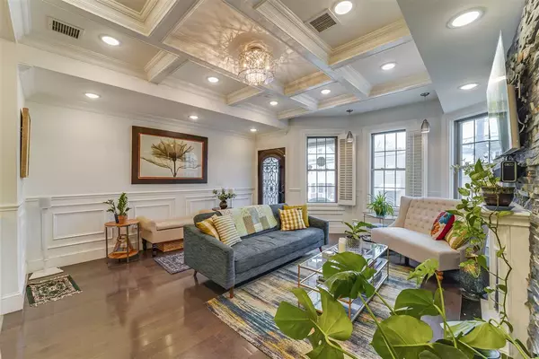 Jc Journal Square, NJ 07306-5604,32 ROMAINE AVE  #1