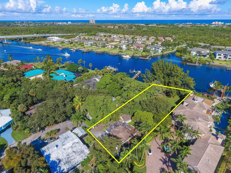 2390 Cardinal LN, Palm Beach Gardens, FL 33410