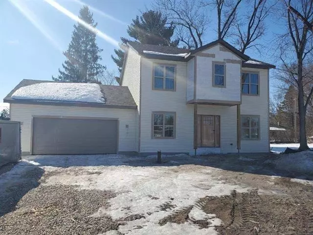 N55W37069 Roland St, Oconomowoc, WI 53066