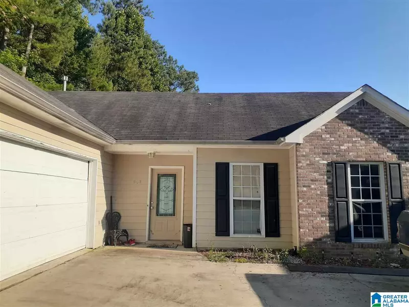 646 MERIWEATHER DRIVE, Calera, AL 35040