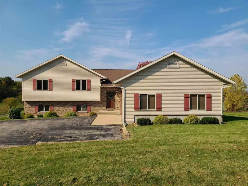 N7965 Valley View Rd, New Glarus, WI 53574