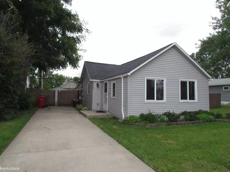 21180 Sharkey, Clinton Township, MI 48035