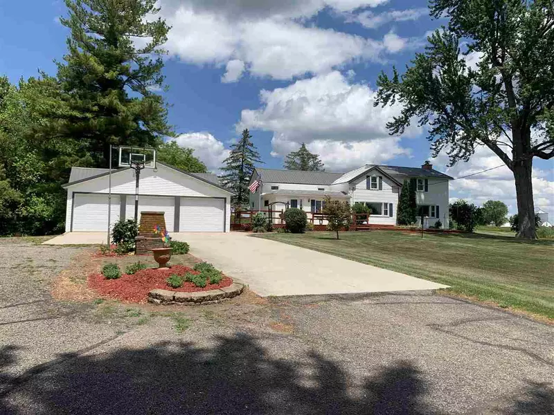 W1944 Mickelson Rd, Fall River, WI 53932