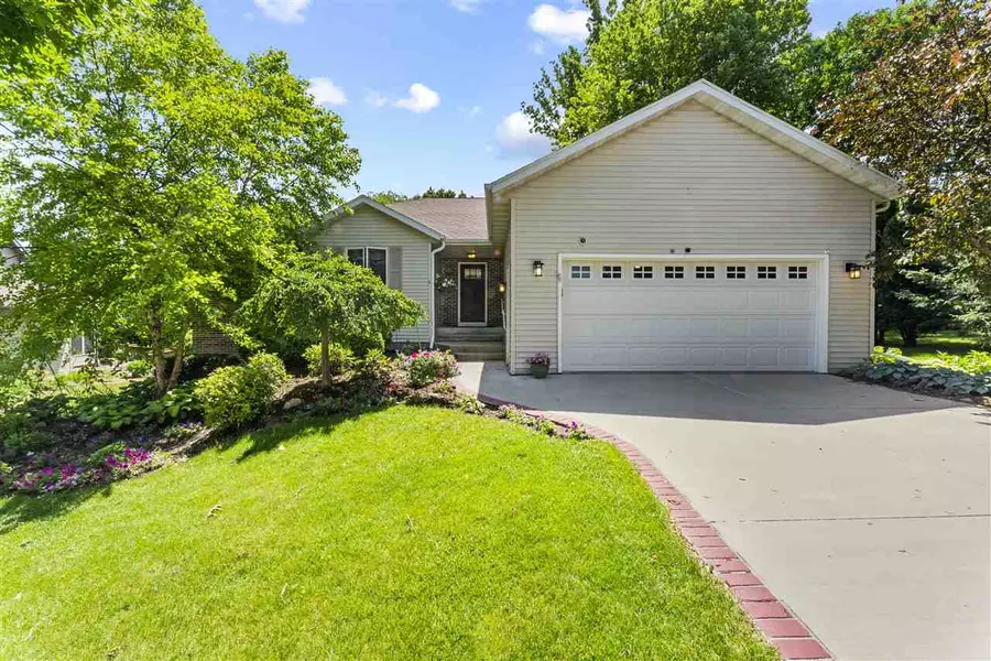 124 Fawn Ct, Oregon, WI 53575