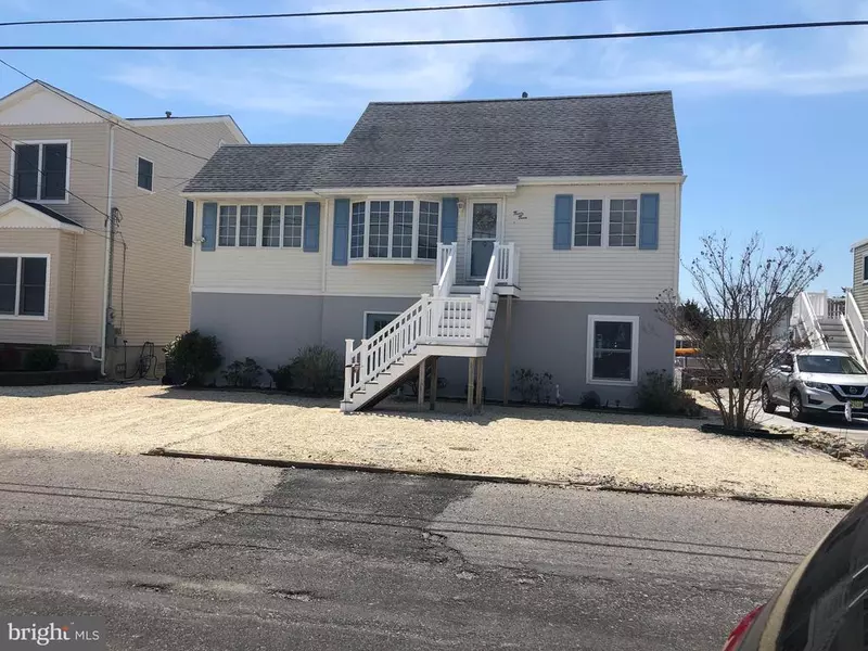 33 FRANK DR, Manahawkin, NJ 08050