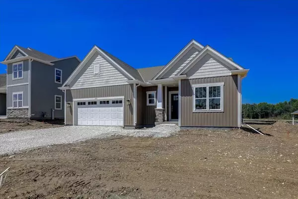 606 Scenic Rd, Hartland, WI 53029