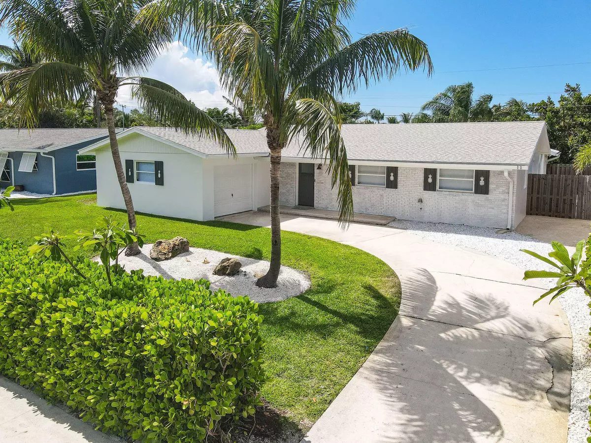 Tequesta, FL 33469,11 Ridgewood CIR