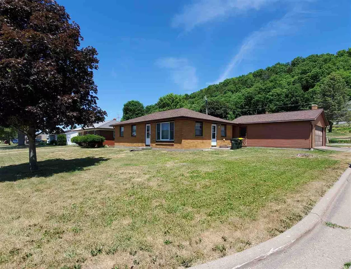 Cassville, WI 53806,1041 E Dewey St