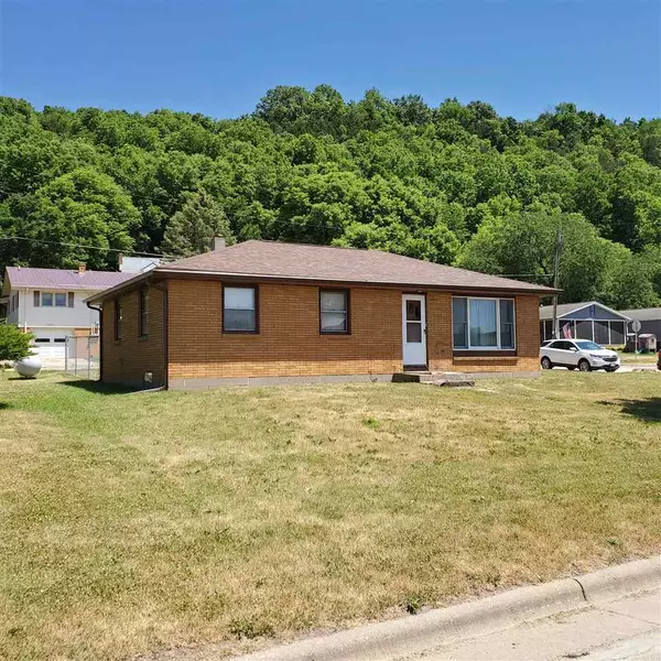 Cassville, WI 53806,1041 E Dewey St