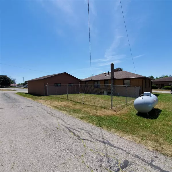 Cassville, WI 53806,1041 E Dewey St