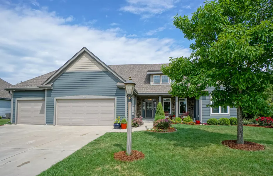 971 Prairieview Cir, Oconomowoc, WI 53066