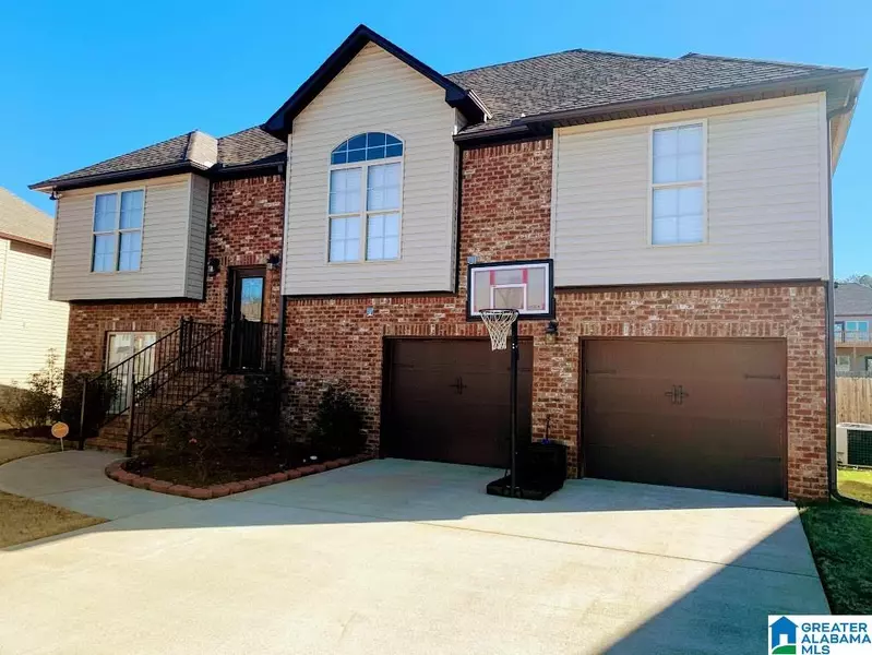 5152 MEADOW LAKE TRL, Bessemer, AL 35020