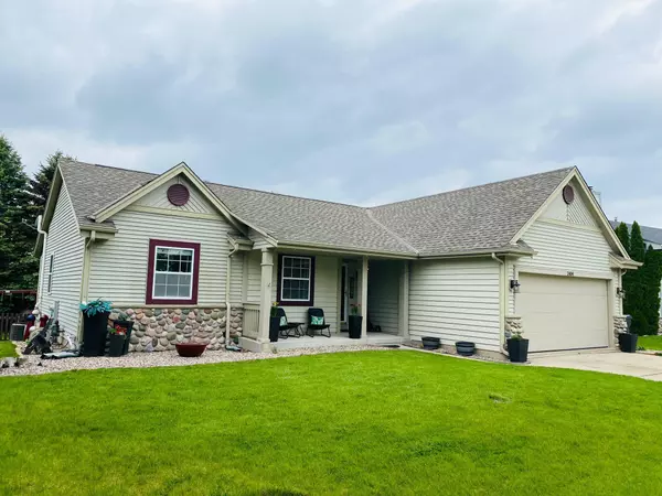 2404 Kestrel Ln, Waukesha, WI 53189