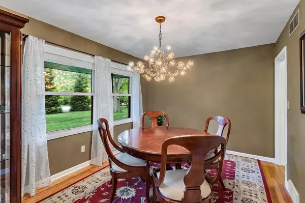 Mequon, WI 53092,417 E Cedar Ln