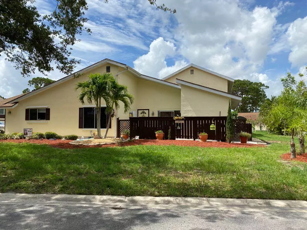 Port Saint Lucie, FL 34952,1702 SE Balmoral CT