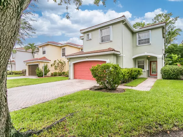 3933 Crescent Creek DR, Coconut Creek, FL 33073