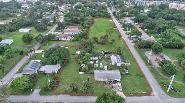 2688 Old Military TRL, West Palm Beach, FL 33417