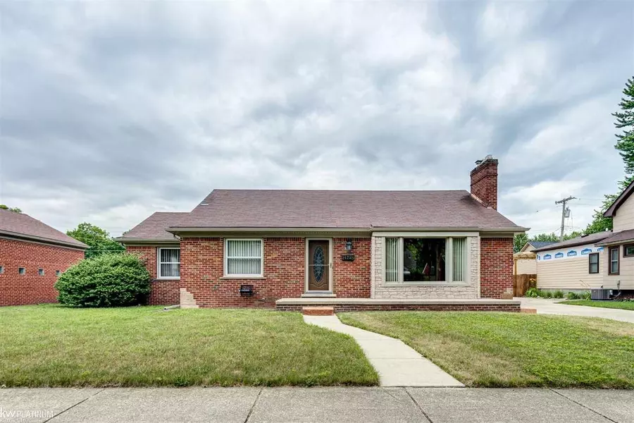 21725 Englehardt St, Saint Clair Shores, MI 48080