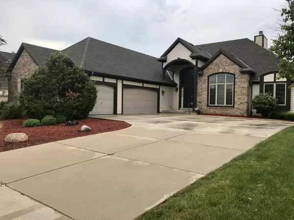 W173N5328 Ravenwood Dr, Menomonee Falls, WI 53051