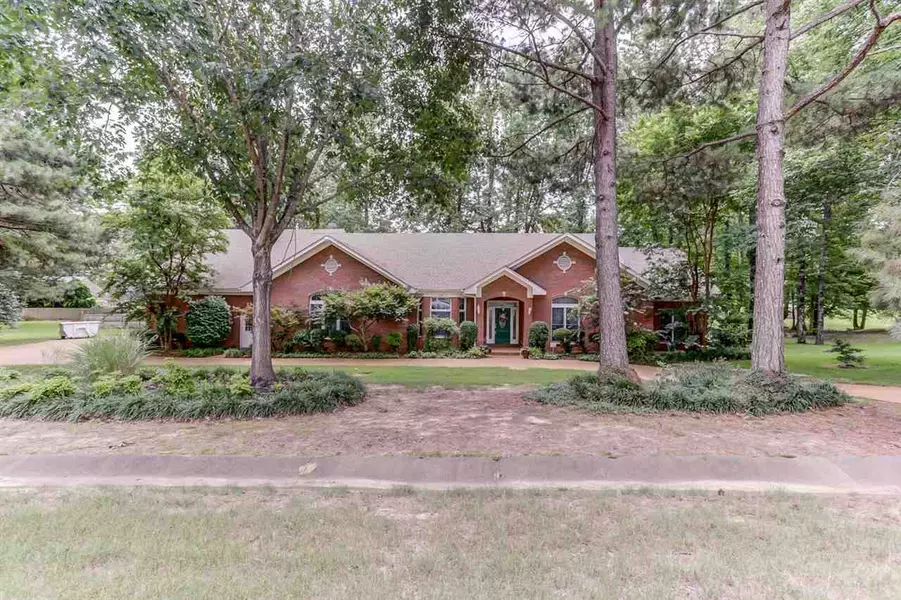 10235 MISTY HILL DR, Collierville, TN 38017