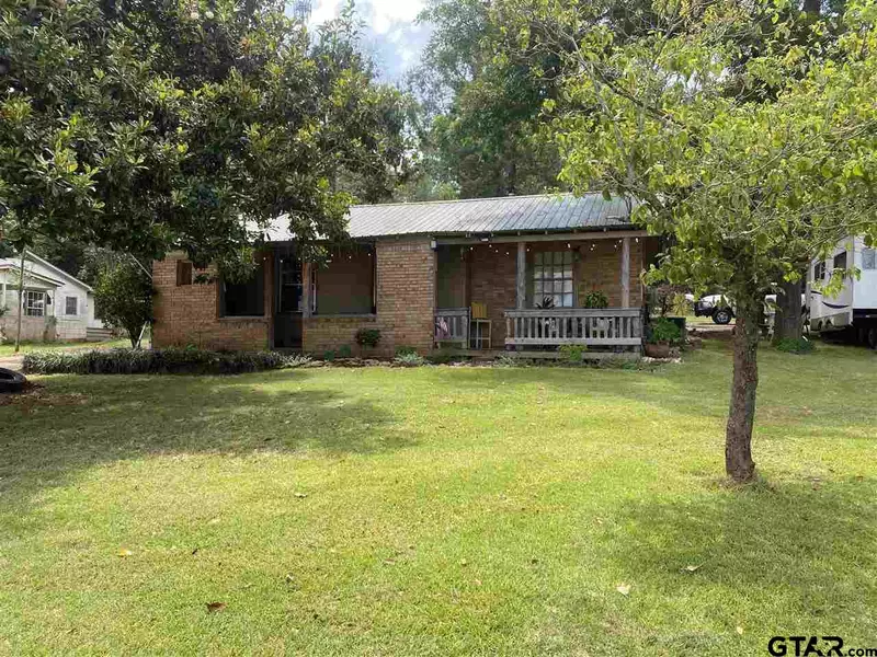 505 N Willis, Daingerfield, TX 75638